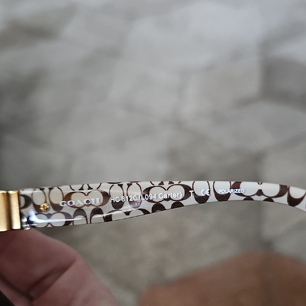 Coach HC8120 Carter Sunglasses - Picture 4 of 4